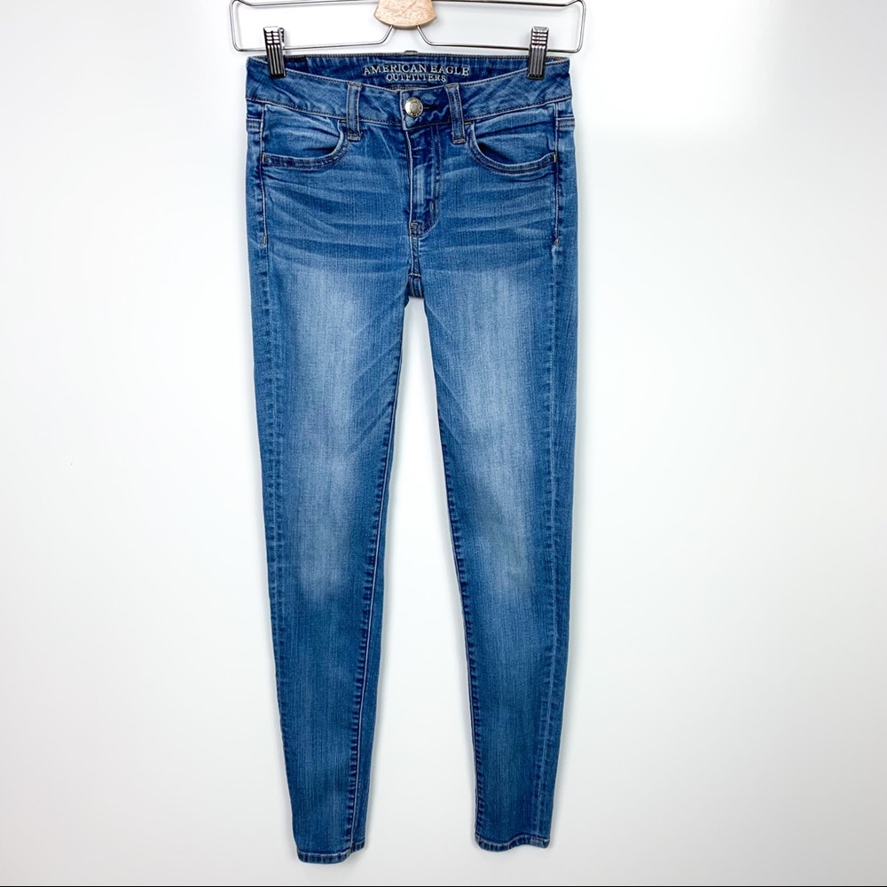 American Eagle Medium Wash Mid Rise Jegging Jeans